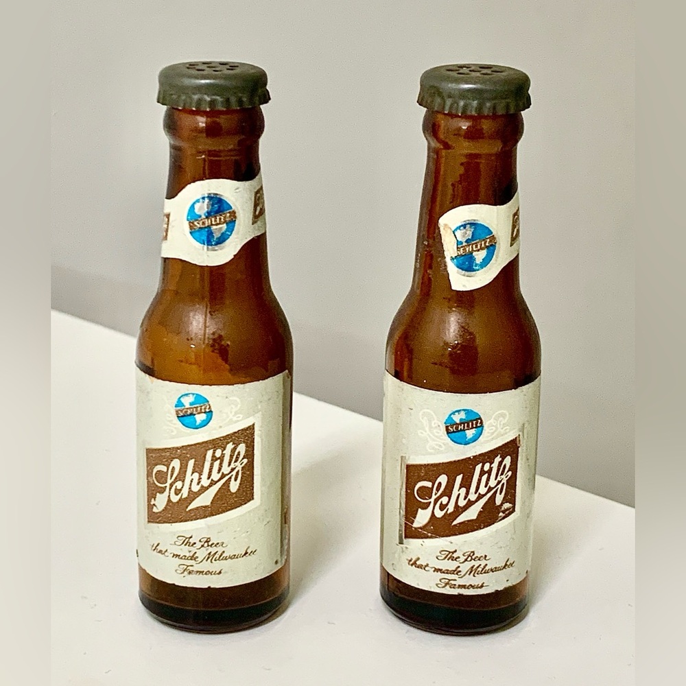 Vintage 1950 SCHLITZ BEER MILWAUKEE Glass Beer Bottle Salt Pepper Shakers